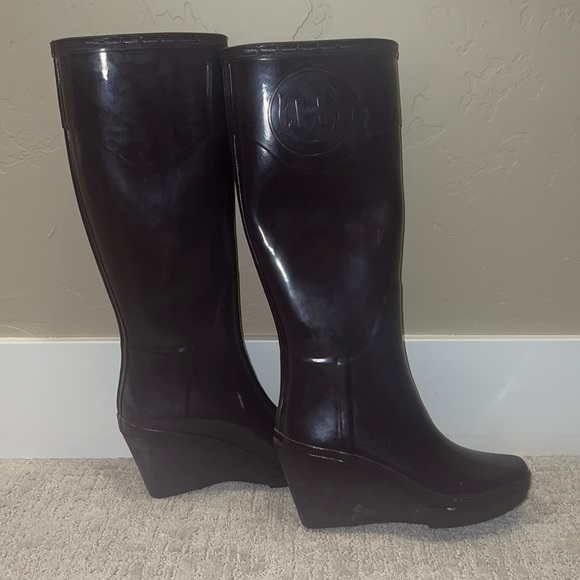 Hunter Dark Purple Wedge Rainboots! - Picture 1 of 5